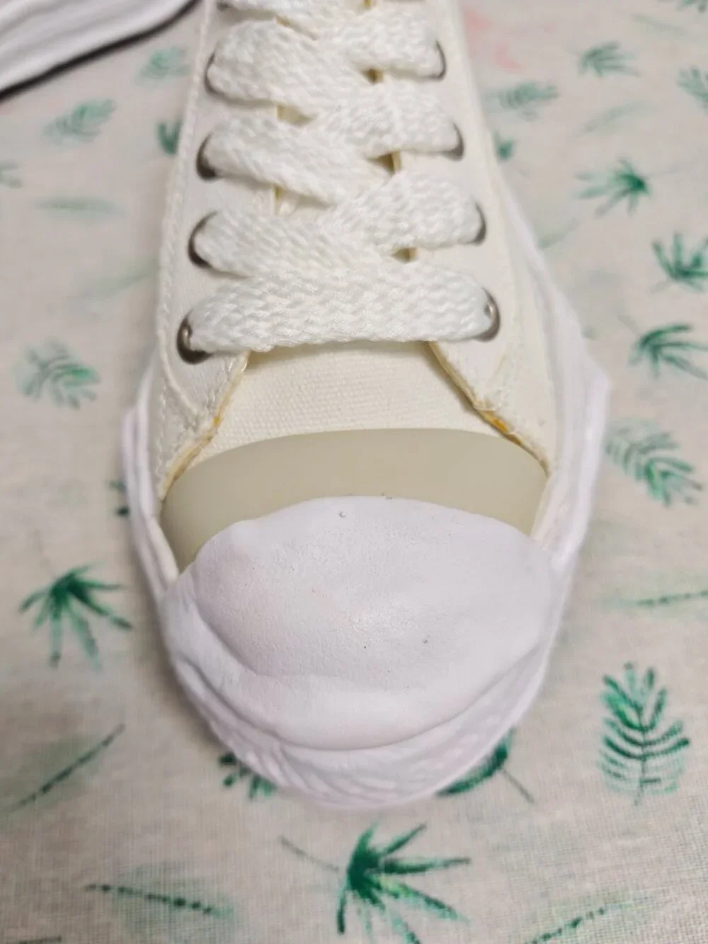 Maison Mihara Yasuhiro MMY White Canvas Low-Top Sneakers, Original Sole